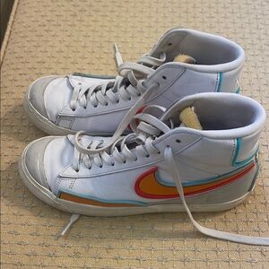 Nike Blazer Mid '77 Vintage Sneakers - White with Multicolor Swoosh size 7.5